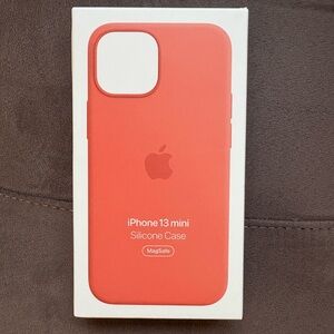 Apple iPhone 13 Mini Silicone Case with MagSafe - Tangerine